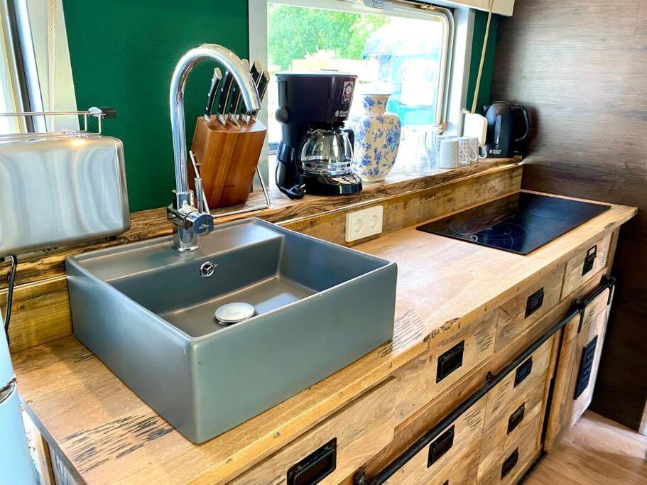 Gleis 1, Eisenbahn Waggon Mit Whirlpool Und Ofen Villa Dahlem  Exterior photo