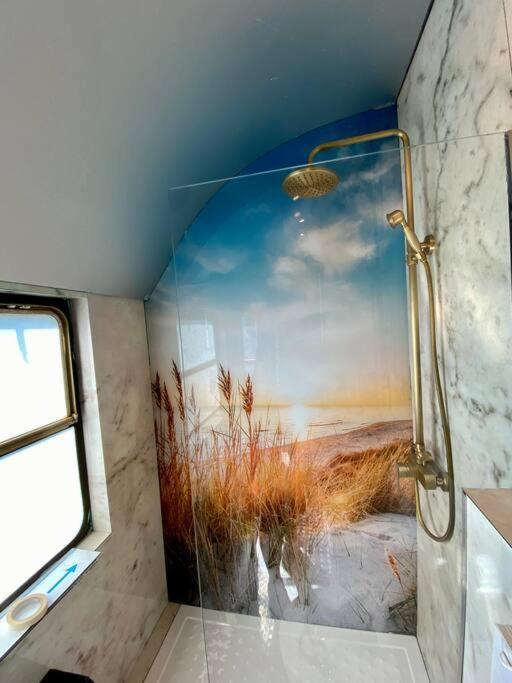 Gleis 1, Eisenbahn Waggon Mit Whirlpool Und Ofen Villa Dahlem  Exterior photo