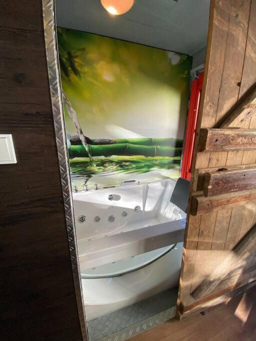 Gleis 1, Eisenbahn Waggon Mit Whirlpool Und Ofen Villa Dahlem  Exterior photo