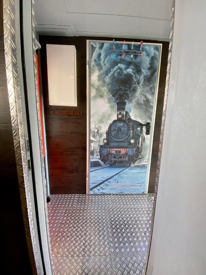 Gleis 1, Eisenbahn Waggon Mit Whirlpool Und Ofen Villa Dahlem  Exterior photo