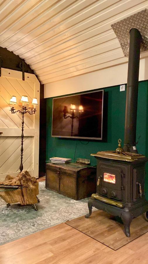 Gleis 1, Eisenbahn Waggon Mit Whirlpool Und Ofen Villa Dahlem  Exterior photo